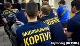 Группа молодых людей в футболках "Нацкорпуса" сорвала сессию горсовета Львова. ВИДЕО