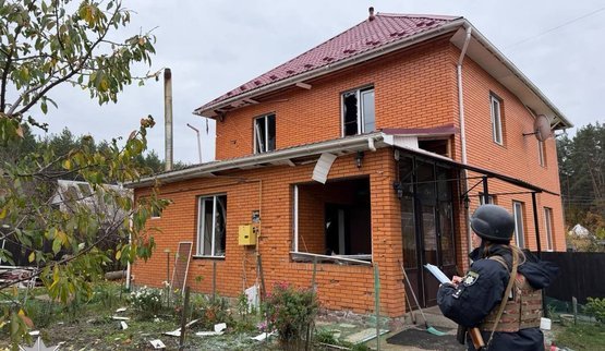 РФ атакувала "шахедами" Київщину: пошкоджено будинки у двох районах, є постраждала. ФОТОрепортаж