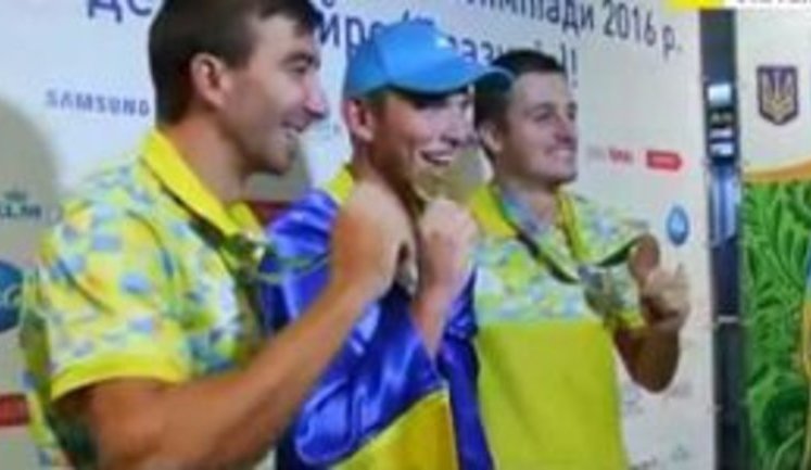 "Мій допінг - це патріотизм. Я все роблю заради слави моєї країни", - в Борисполі зустріли олімпійського чемпіона каноїста Чебана та його колег - призерів Міщука і Янчука. ВIДЕО