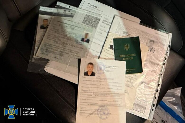 У Вінниці викрили очільника комунального закладу та двох лікарів