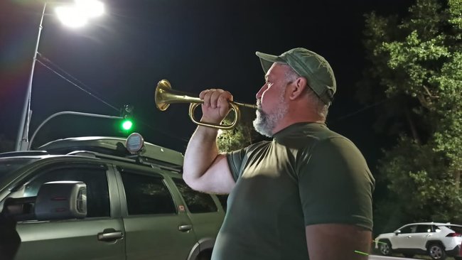 Біля дачі Зеленського в Кончі-Заспі протестують проти спроби спільної з окупантами інспекції позицій ЗСУ 02