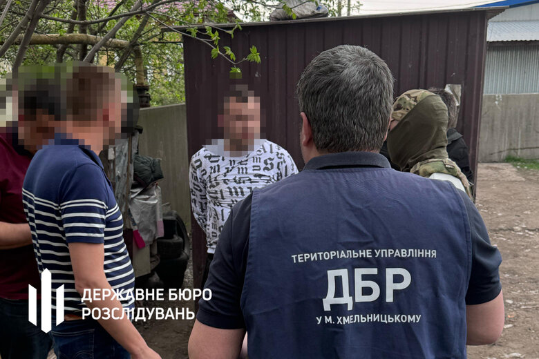 Law enforcement officer smuggled draft dodgers abroad