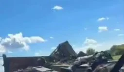 Рашист фільмує наслідки удару Сил оборони по російській автівці