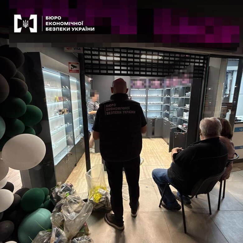 БЕБ викрило мережу в Києві, що нелегально виготовляла та продавала електронні сигарети