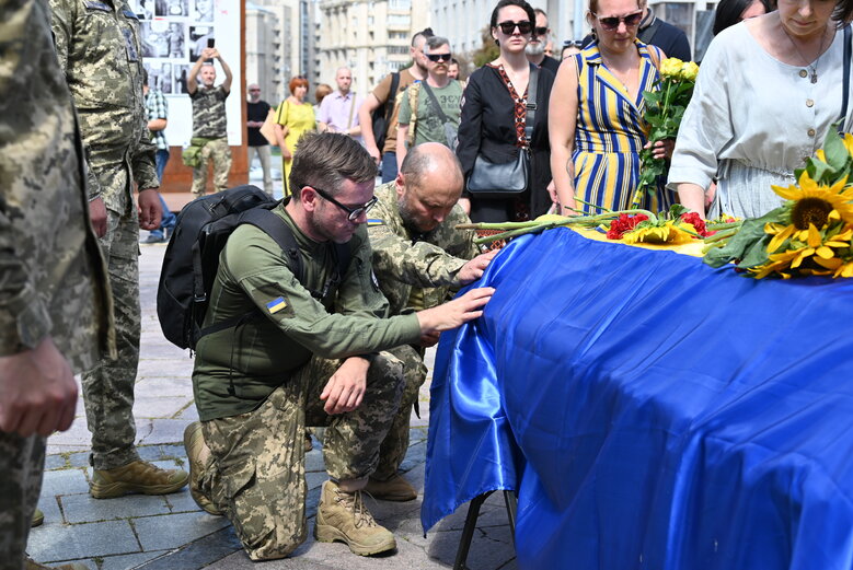 С погибшим воином Андреем Веремиенко простились в Киеве 04