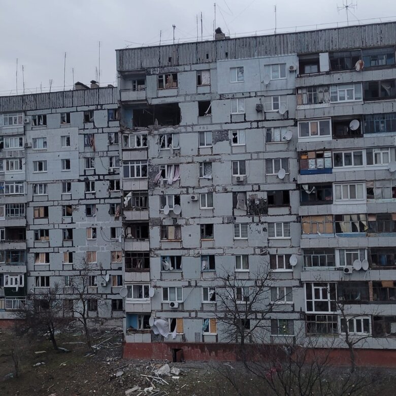 Последствия обстрела многоэтажек в Степногорске Запорожской области 03