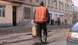 Способ ремонта дорог от львовских комунальщиков: Нанотехнологии отдыхают. ВИДЕО.