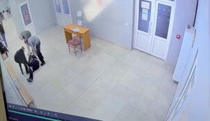 Мужчина после визита в ТЦК Ужгорода оказался в реанимации с травмой головы: военкомат говорит, что ему "внезапно стало плохо". ВИДЕО