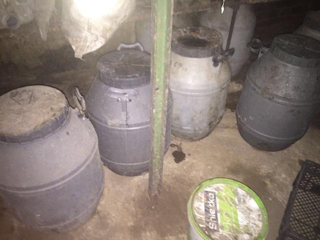 Налоговики ликвидировали подпольный цех по производству суррогатной водки 04