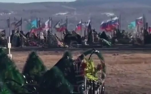 Росіянин фільмує кладовище 