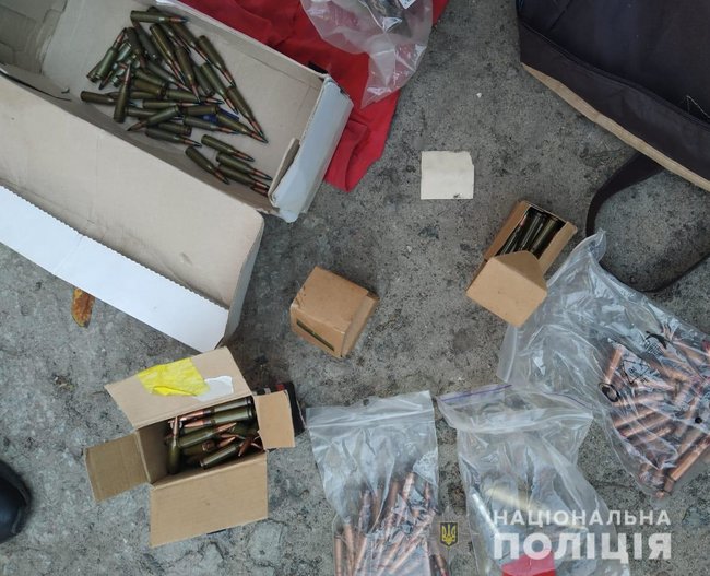 У жителя Житомирщини під час обшуку вилучили арсенал боєприпасів, - Нацполіція 01 У жителя Житомирщини під час обшуку вилучили арсенал боєприпасів, - Нацполіція 01