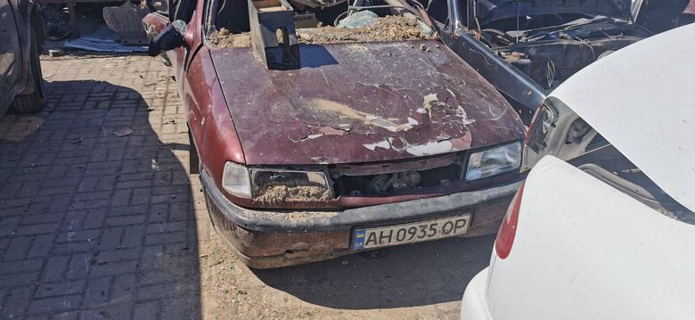 Ринок Азовський у Маріуполі перетворився на автокладовище 03