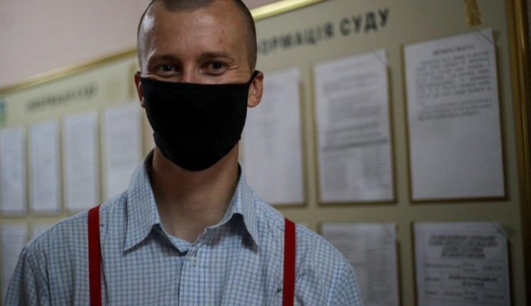 Суд признал задержанного у посольства Беларуси в Киеве Кольченко виновным в хулиганстве и приговорил к 40 часам общественных работ. ВИДЕО