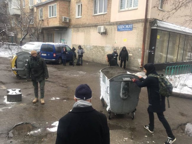 Активісти розібрали барикади під Лукянівським СІЗО 03