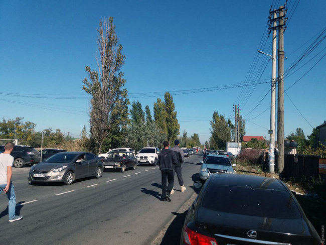 Жители Затоки перекрыли трассу, протестуя против застройки побережья 02
