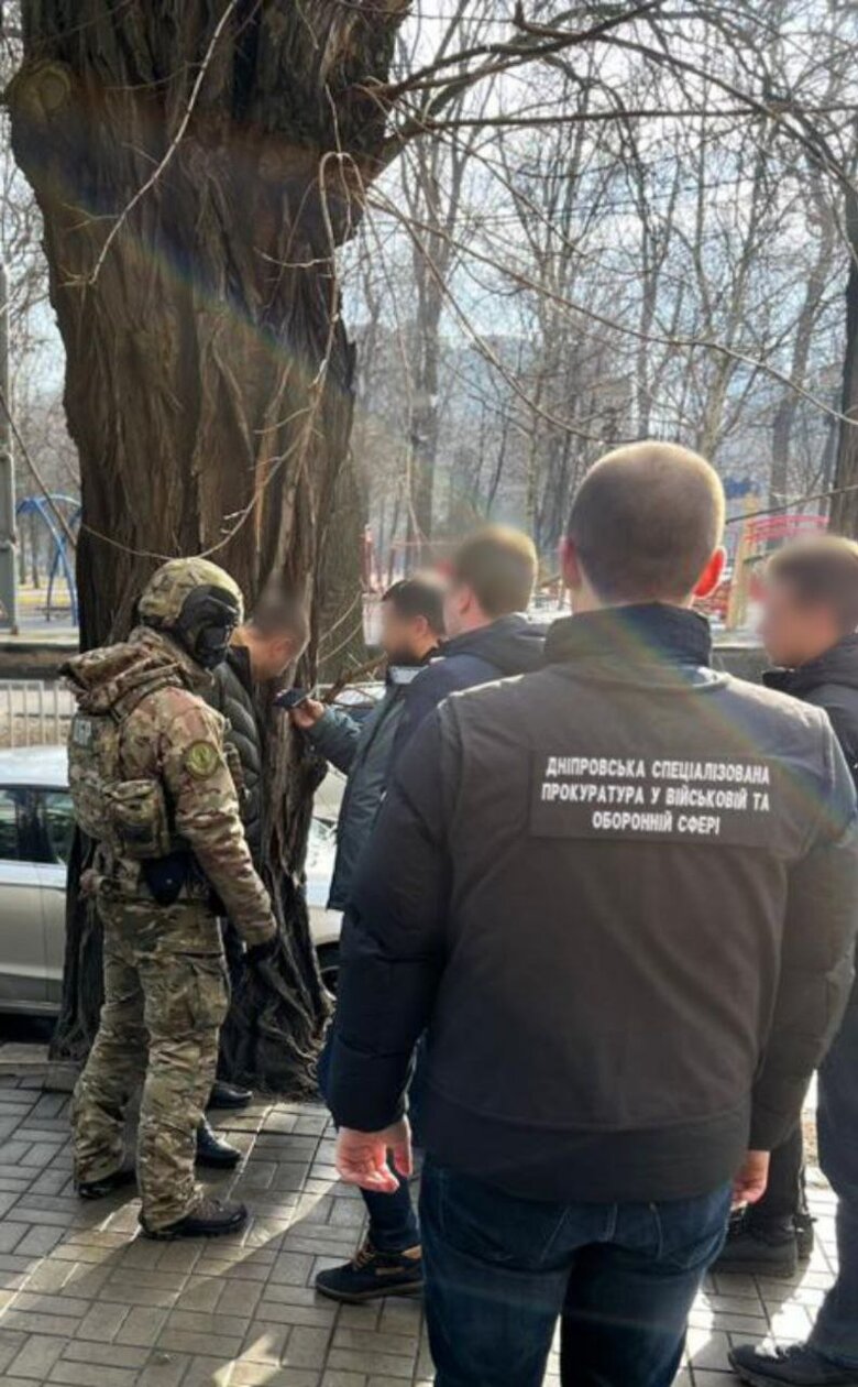 Начальник відділення персоналу штабу військової частини намагався дати 10 тис. дол. хабаря слідчому, - прокуратура 01