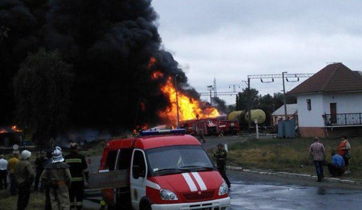Freight Train Derailed in Cherkasy Region. 11 Petroleum Cars Ignited Burning Down 25 Houses. PHOTO + VIDEO