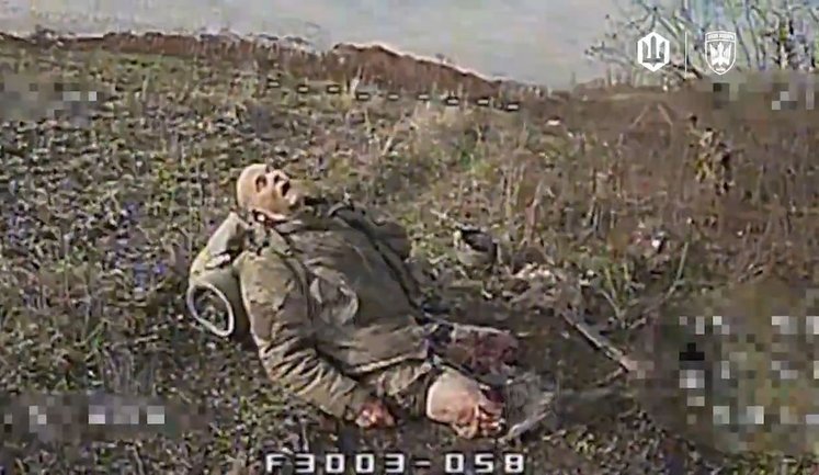 Прикинувся мертвим та втратив кінцівки: дрон "Птахів Мадяра" відпрацював по рашисту. ВIДЕО