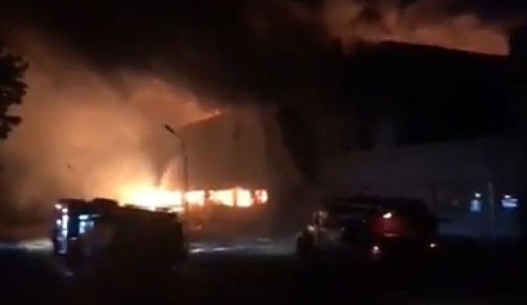 На предприятии "Биофарма" в Белой Церкви возник пожар. Вредных выбросов не обнаружено. ВИДЕО