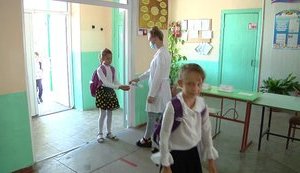 Медики в школах получат доплаты в размере 20%, - Шмыгаль