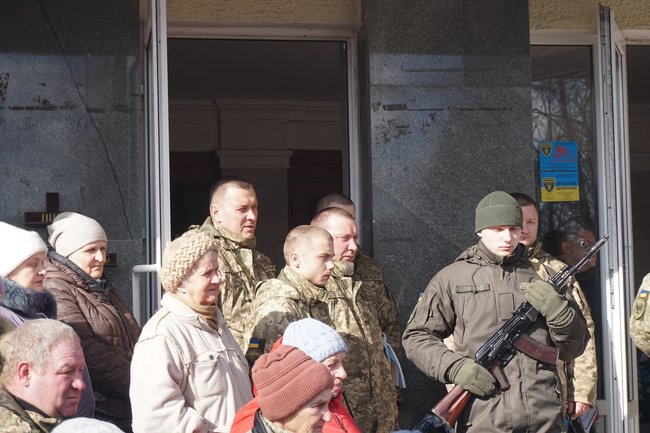 С погибшим на Донбассе воином 58-й ОМПБр Дмитрием Гринем простились в Шостке 09