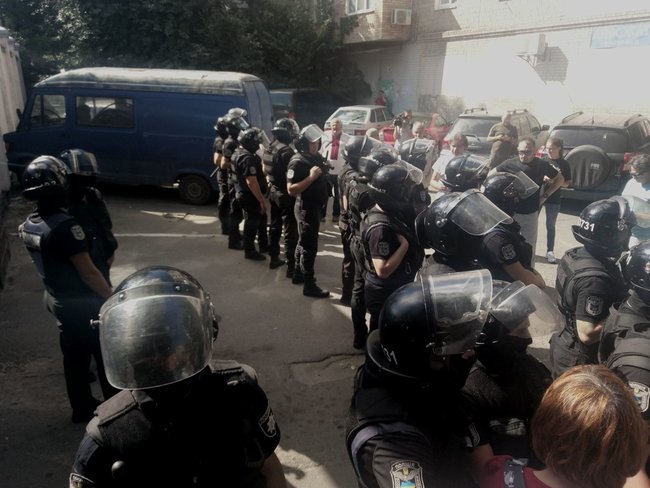 Екс-бійці Торнадо забарикадувалися в камерах Лукянівського СІЗО, працюють спецпризначенці 01