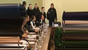 Opposition Platform MP Korolevska forced out of meeting in Lviv as she refuses to name Russia aggressor. VIDEO