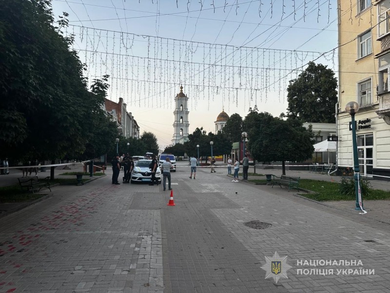 we.ua - У цeнтpi Cум cтaлacя cтpiлянинa: пocтpaждaлoгo гocпiтaлiзoвaнo, cтpiльця poзшукують