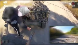 Женщина на велосипеде помогла эвакуировать поврежденный украинский НРК на Сумщине. ВИДЕО