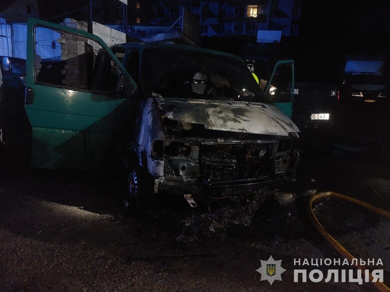 У Дніпрі підпалили автомобіль ЗСУ