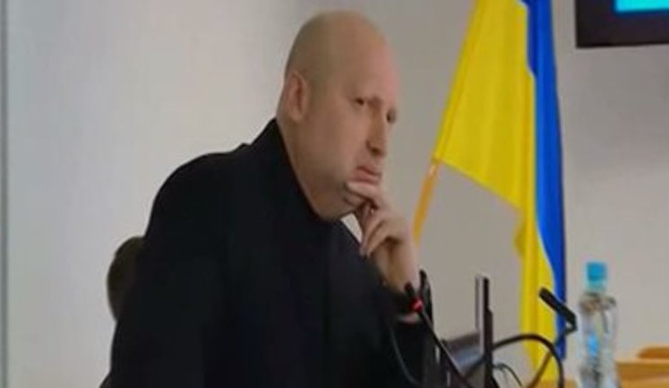 Турчинов на суде по Януковичу - адвокату беглого президента Сердюку: "Что это за клоун, который мешает мне выступать?". ВИДЕО