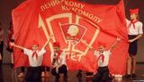 "Верность идеалам", пионеры в "буденовках" и благодарность от покойного Кобзона: в оккупированном Севастополе праздновали 100-летие комсомола. ФОТОрепортаж