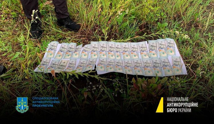 Помічника нардепа викрито на отриманні коштів за внесення даних в систему "Шлях", - НАБУ. ФОТО
