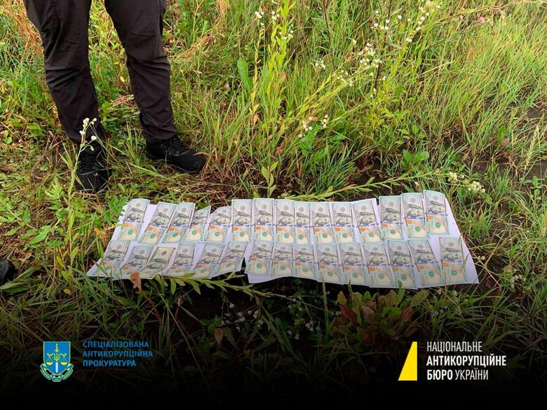 Помічника нардепа викрито на отриманні коштів за внесення даних в систему Шлях, - НАБУ 01