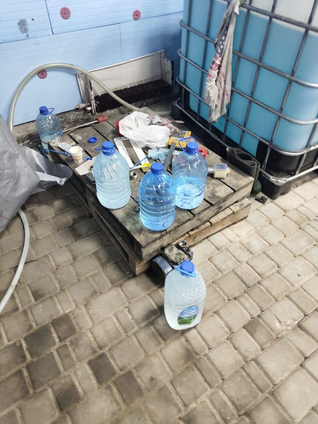 На Киевщине налоговиками ликвидировано подпольное производство алкоголя и изъята крупная партия подакцизных товаров 02 На Киевщине налоговиками ликвидировано подпольное производство алкоголя и изъята крупная партия подакцизных товаров 02