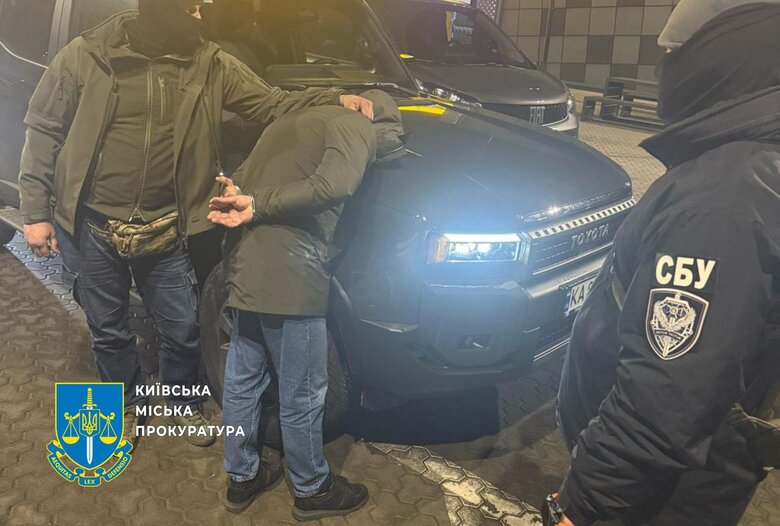 Директори держпідприємств вимагали відкати за обладнання до бронетехніки для ЗСУ