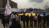 Несмотря на запрет и блокаду, сторонники оппозиции выстраиваются в колонну для марша. ФОТОрепортаж