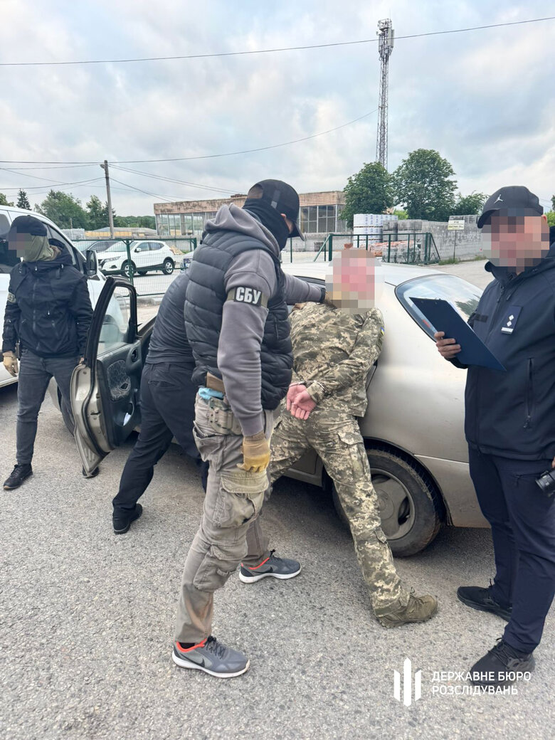 Law enforcement officer wanted to transport a draft dodger on a mattress