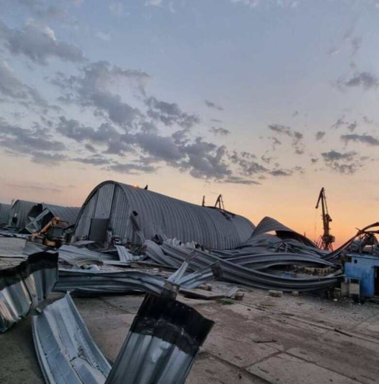 In Odesa region, enemy destroyed hangars with grain 01