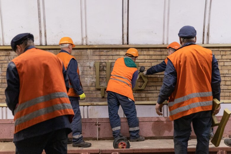 На станції метро Звіринецька встановили нові літери