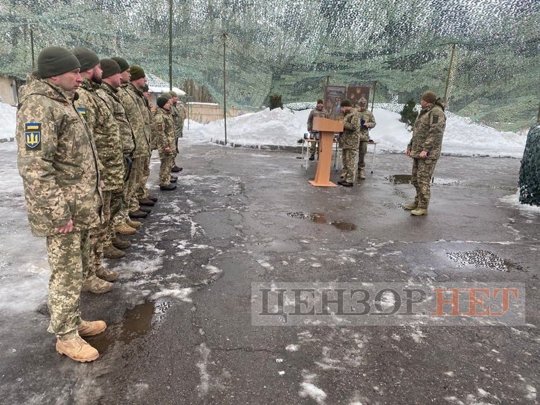 Помилка наша в тому, що люди вважають захист країни лише справою ЗСУ: репортаж із поїздки із Залужним на фронт 04 Помилка наша в тому, що люди вважають захист країни лише справою ЗСУ: репортаж із поїздки із Залужним на фронт 04