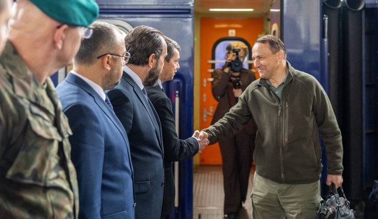 Polish Foreign Minister Radosław Sikorski has arrived in Kyiv
