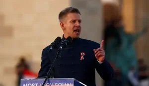 Петер Мадяр призвал правительство Орбана уйти в отставку