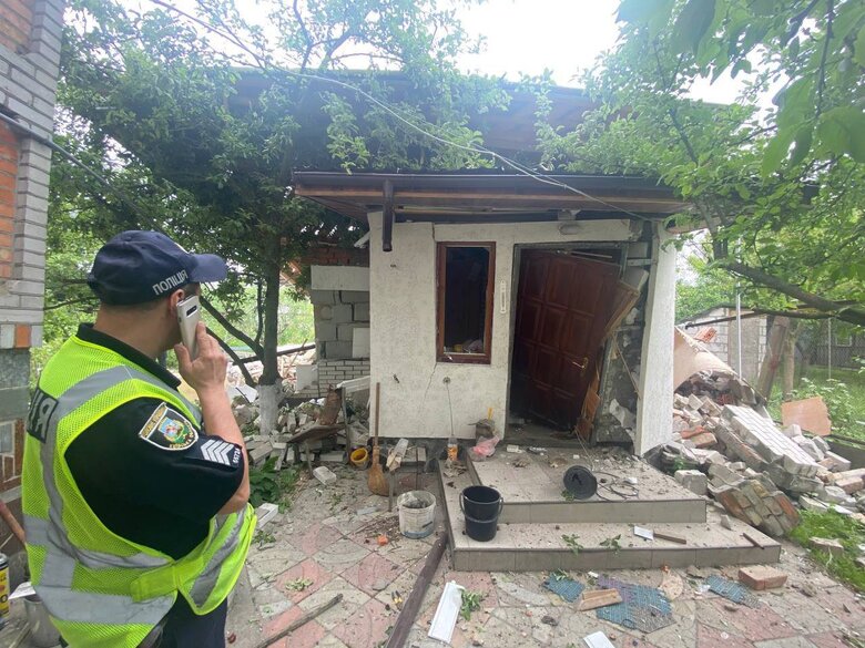 У будинку в Бучі вибухнув балон з газом. Постраждав господар 04