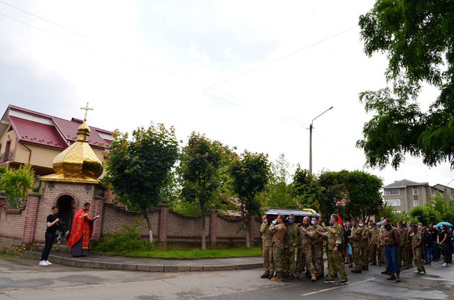 В Івано-Франківській області попрощалися з трагічно загиблою волонтеркою-парамедиком Іриною Шевчишин 18