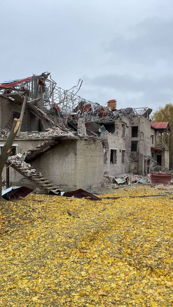 Рашисти вдарили авіабомбами по Куп’янщині, пошкоджено будинки, підприємство та об’єкт інфраструктури, є поранені 03