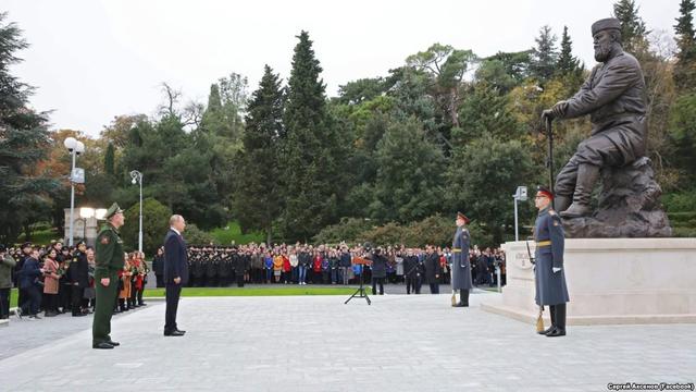 Аццкие ляпы: Путин опозорился с открытием памятника Александру III в оккупированном Крыму 04