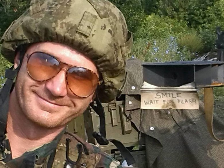 Меморіальну дошку бійцеві ДУК Правий сектор Євгену Ворошилу відкрили на Дніпропетровщині 01