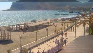 В "оксамитовий сезон" пляжі окупованого Криму напівпорожні. ФОТОрепортаж