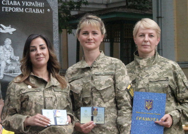 В Киевском военном госпитале открыли памятник погибшим медикам 03